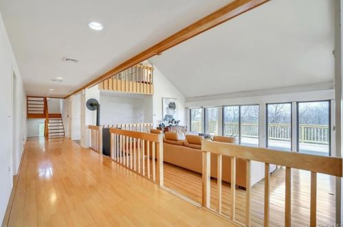5 Peach Tree Ln, Warwick NY  10990-3133 exterior