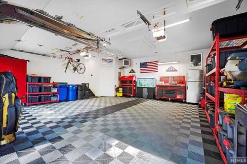 30 Oak Dr, Upper Saddle River NJ  07458-2132 exterior