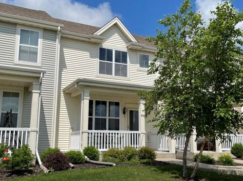 614 Hunter Oaks Blvd, Watertown, WI 53094-7730