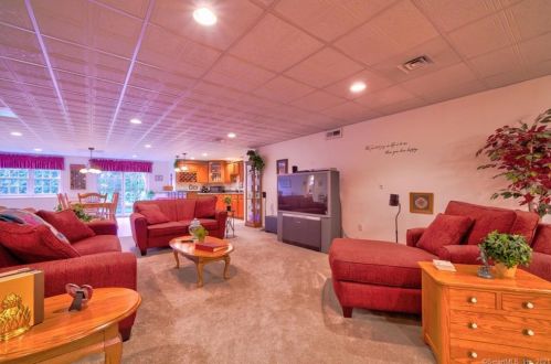 216 Watch Hill Rd, Kensington CT  06037-3657 exterior