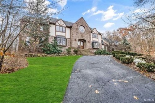 63 Tintle Rd, Kinnelon, NJ 07405-1900
