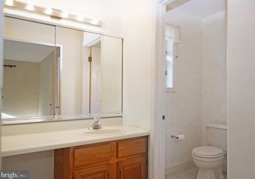 25 Meadowwood Ct, Columbus NJ 08022-1026 exterior