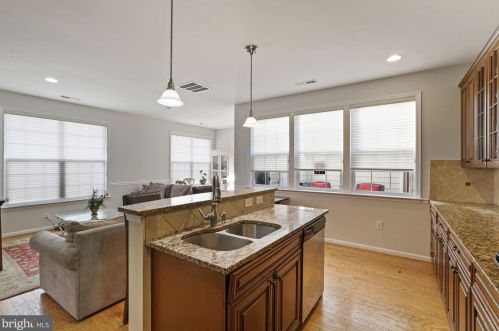 19500 Front St, Leesburg, VA 20176-6552