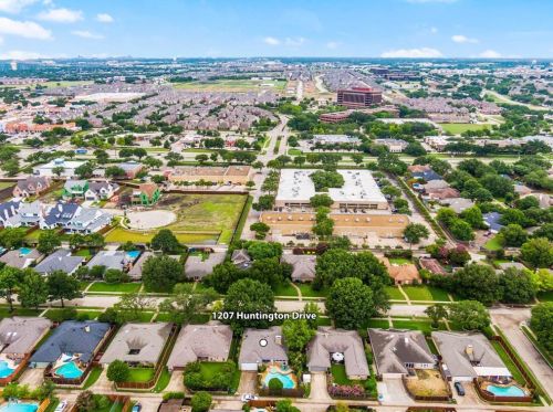 1207 Huntington Dr, Richardson TX  75080-2930 exterior