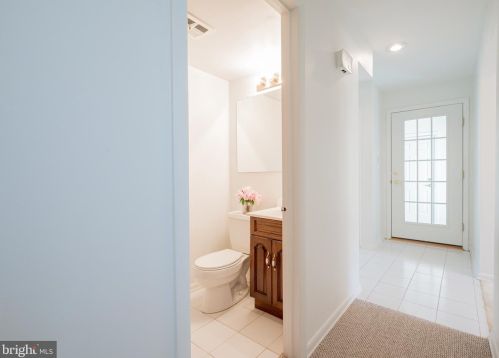 253 Pond Dr, Hockessin DE  19707-9241 exterior