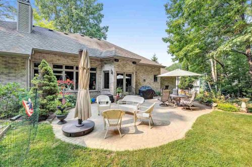 2621 Vienna Ct, Green Bay, WI 54302-4945