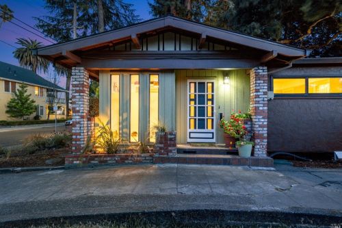 913 Washington St, Santa Rosa, CA 95401-5243