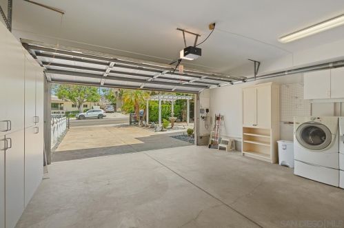 955 Agate St, San Diego CA  92109-1175 exterior