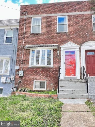 1431 Bangor St, Washington, DC 20020-4900