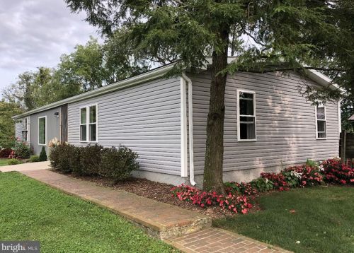 317 Holtzman Rd, Swartzville, PA 17569-9769