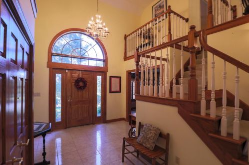 521 Lismore Ln, Valpo, IN 46385-8559