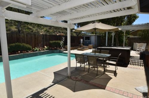 3555 Cherry Blossom Ln, Lake Elsinore CA  92530-1844 exterior
