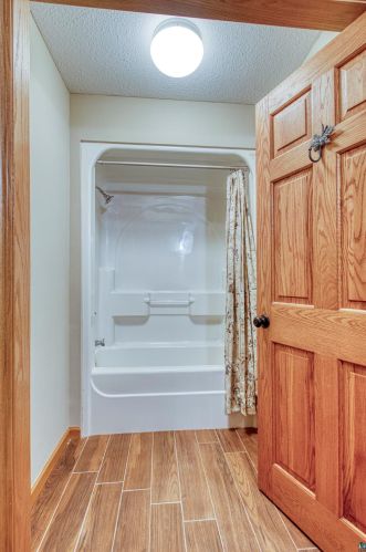 5078 Arrowhead Rd, Duluth MN 55811-1453 exterior