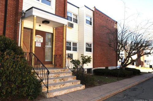 32 Thompson Rd, Manchester, CT 06040-2660