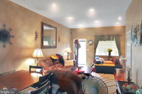 33 2nd St, West Cressona, PA 17929-1340