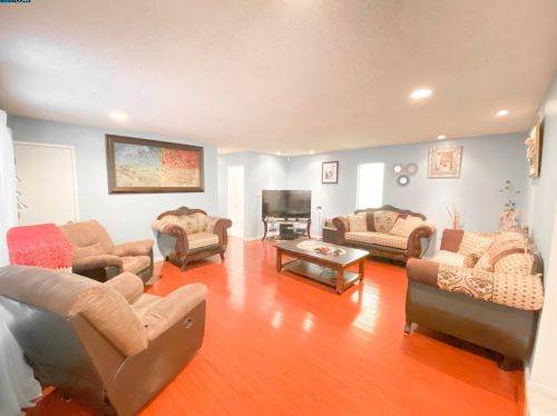 2329 Clinton Ave, Richmond CA 94804-1415 exterior