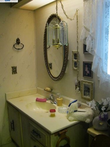 29425 New Hampshire Way, Hayward CA  94544-6459 exterior