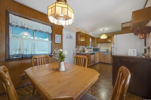 10 Purdy Ave, Elwood NY  11731-4503 exterior