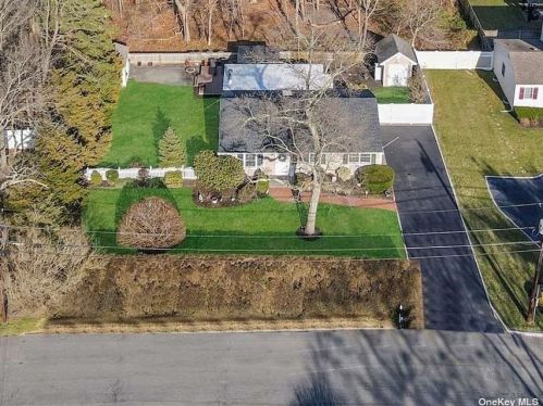 145 Washington Ave, Holtsville, NY 11742-1051