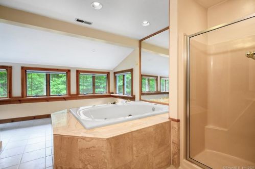 107 Roast Meat Hill Rd, Deep River CT  06419-1424 exterior