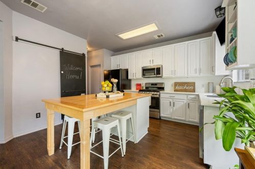 3013 Fleet Dr, Austin TX 78748-2963 exterior