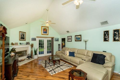 1557 32nd Ave, Vero Beach, FL 32960-3189
