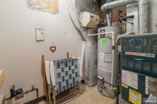 31 Erskine Ct, Mahwah NJ  07430-2014 exterior