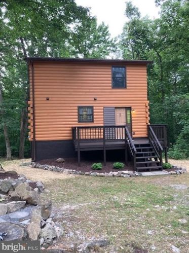 84 Upper Clubhouse Dr, Harpers Ferry, WV 25425-4839
