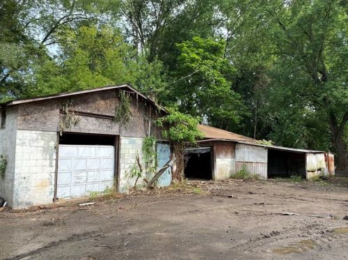224 Ashland Ave, New Castle, PA 16102-1804