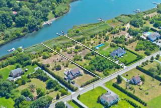 20 Bay Ave, Eastport, NY 11941-1310