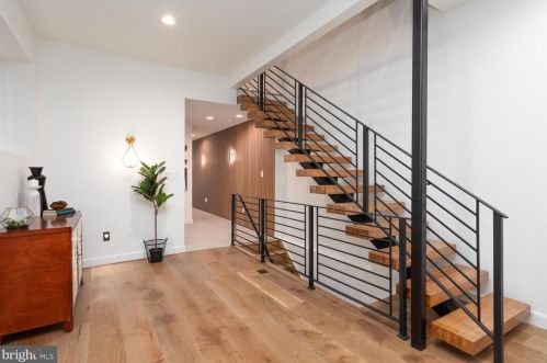 2037 Locust St, Philadelphia PA  19103-5613 exterior