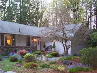 5725 Johnson Point Rd, Olympia, WA 98516-9567