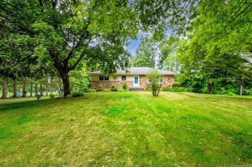 62 Maple Ave, Rock Tavern, NY 12575-5007