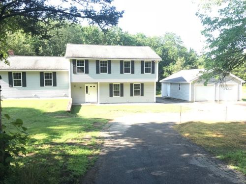 4 Ml Rd, Londonderry NH  03053 exterior