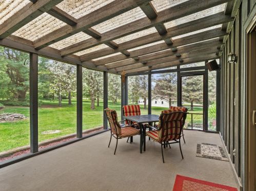 1410 Whitewater Dr, Manitowoc WI 54220-9437 exterior