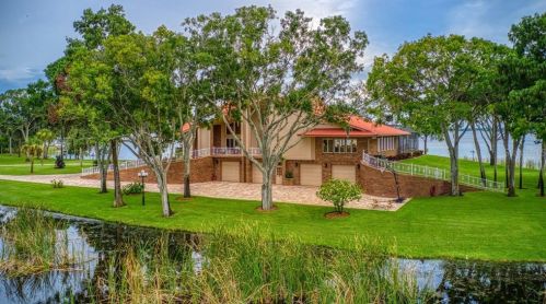 156 George St, Tarpon Springs, FL 34688-8614