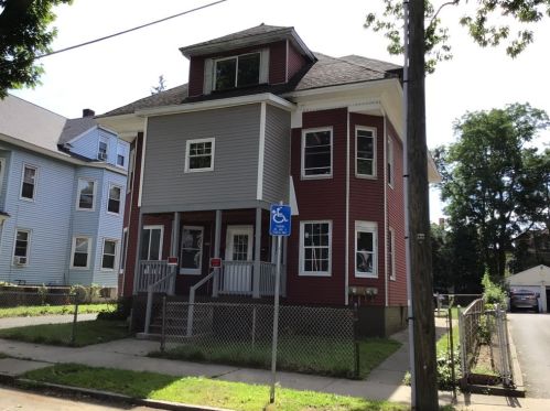 19 Gordon St, Springfield, MA 01108-2111