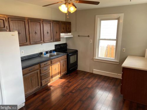 393 Main St, Centre, PA 19541-8841