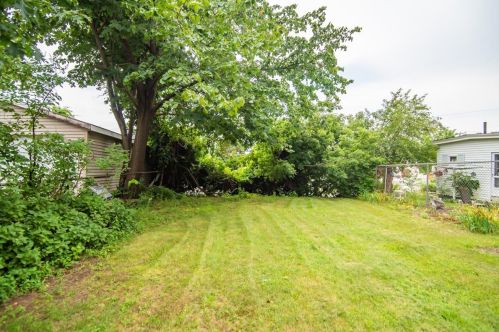 23 Bowers St, Nashua NH  03060-3904 exterior