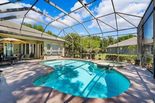 19801 Wetherby Ln, Lutz, FL 33549-9329