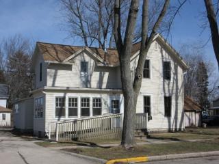 916 Giles St, Stoughton, WI 53589-1813