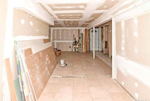 43 Julie Cres, Central Islip NY  11722-4907 exterior