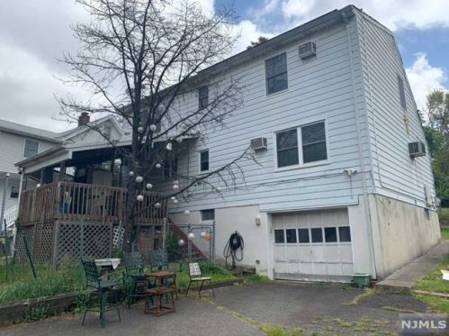 35 Weasel Drift Rd, West Paterson, NJ 07424-2762