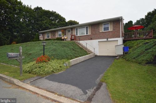 381 Turner St, Moselem, PA 19526-1454