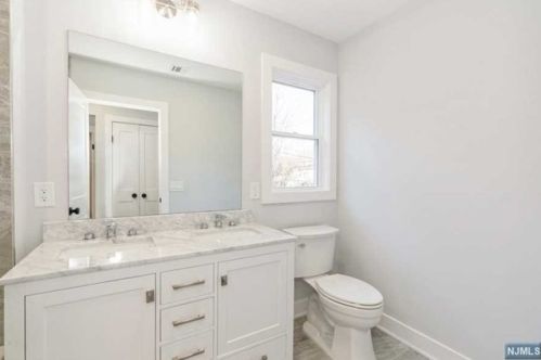 676 Ramapo Valley Rd, Oakland NJ  07436-3003 exterior