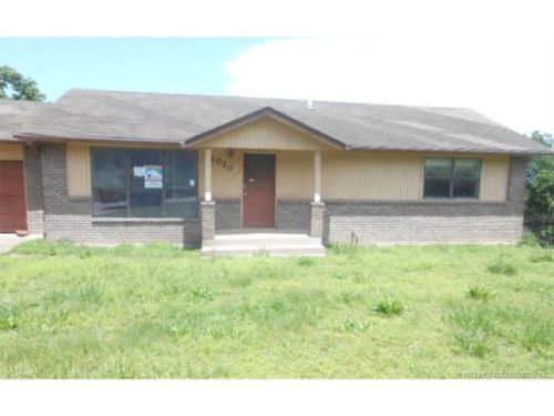 1010 22nd Pl, Miami, OK 74354-8900