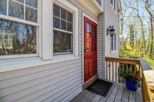 138 New York Ave, Scotts Beach, NY 11789-2246