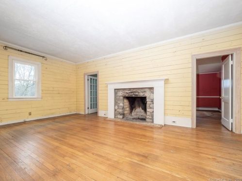 13 Hoyt Rd, Bethel, CT 06801-1323