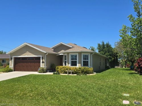 161 25th Ter, Cape Coral, FL 33904-2711