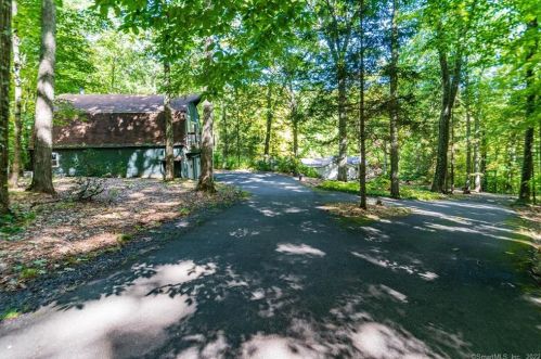 597 Main St, Bethlehem, CT 06751-2302
